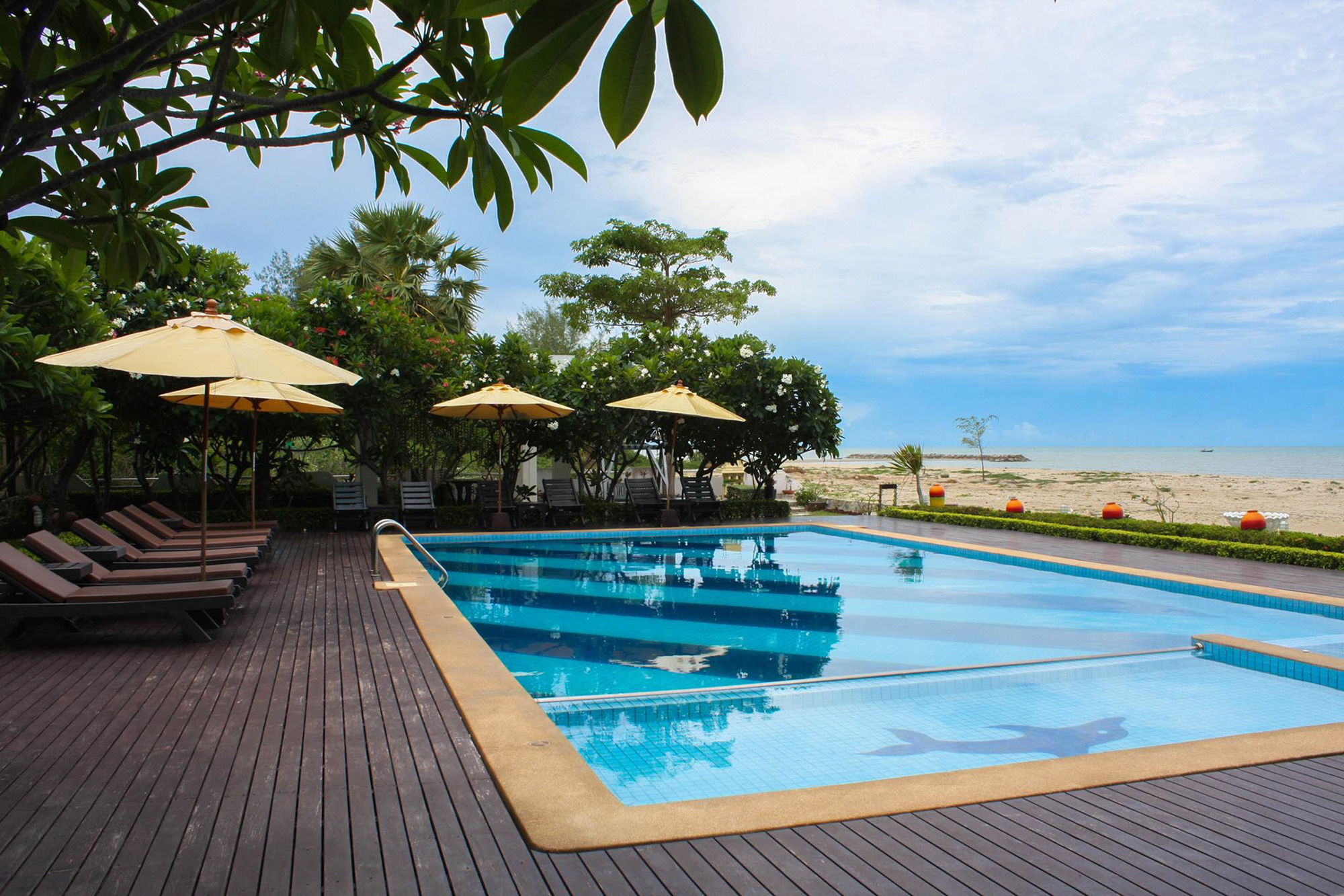 Chez Nous Boutique Resort Haad Chao Samran Exterior photo