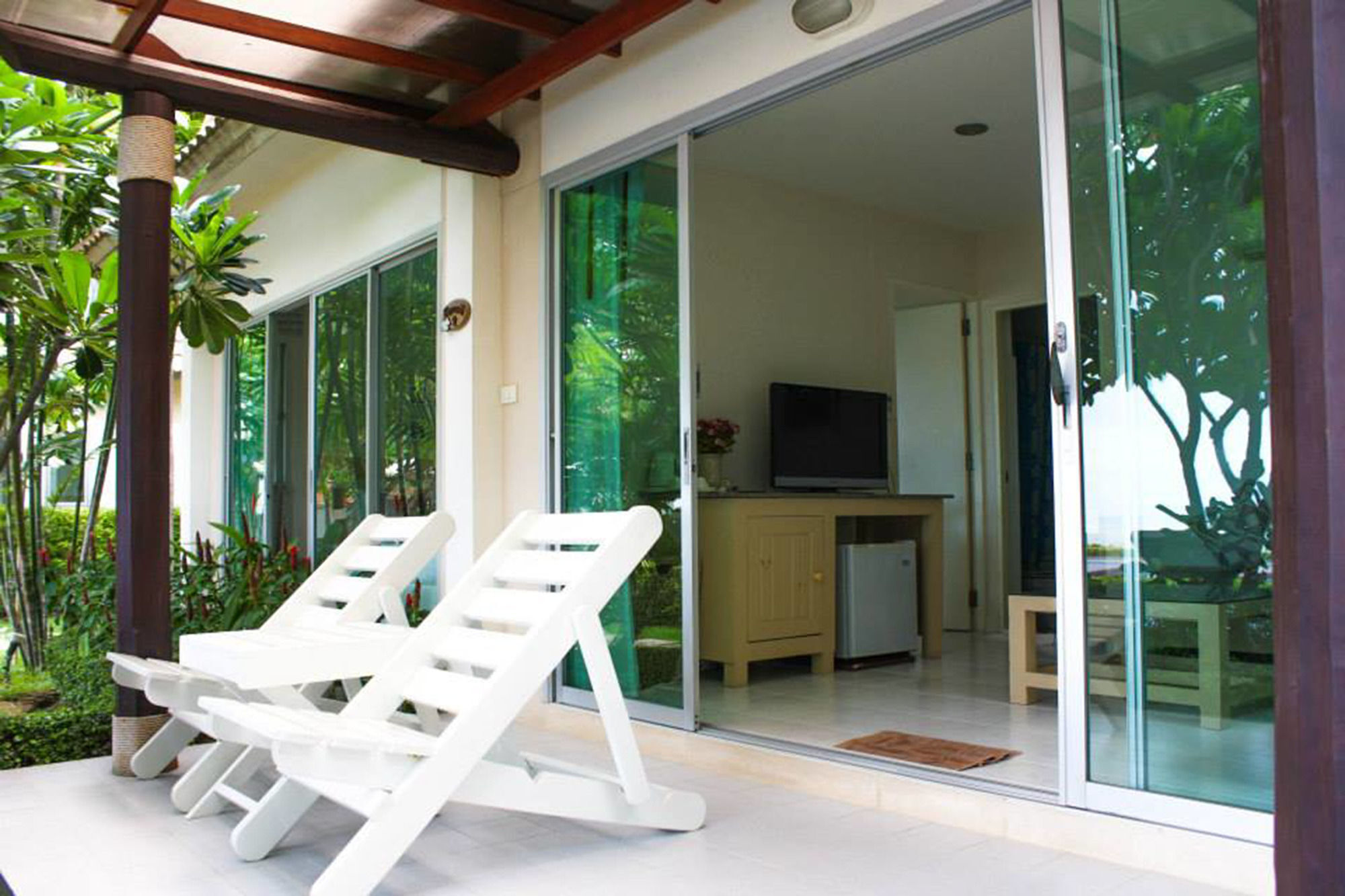 Chez Nous Boutique Resort Haad Chao Samran Exterior photo