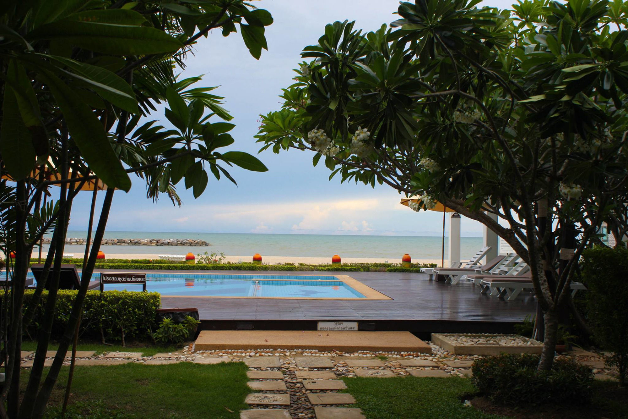 Chez Nous Boutique Resort Haad Chao Samran Exterior photo
