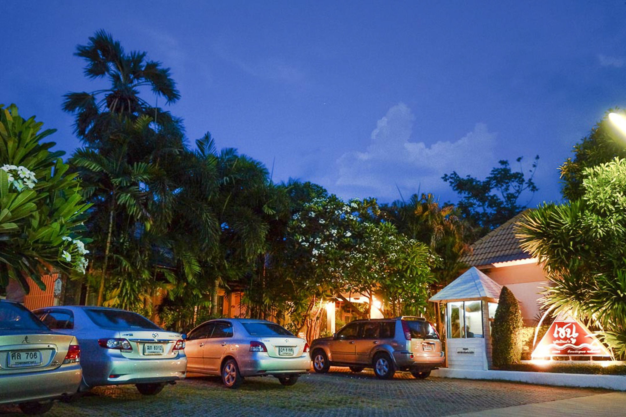 Chez Nous Boutique Resort Haad Chao Samran Exterior photo